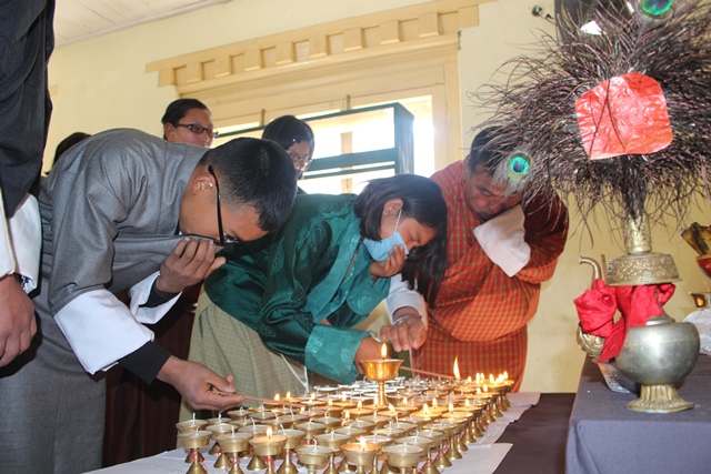 photo: Students offering Jamchoe.
